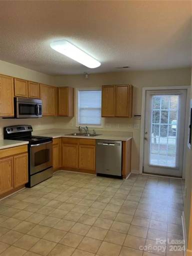 Main picture of 1615 Oak Leaf Dr
