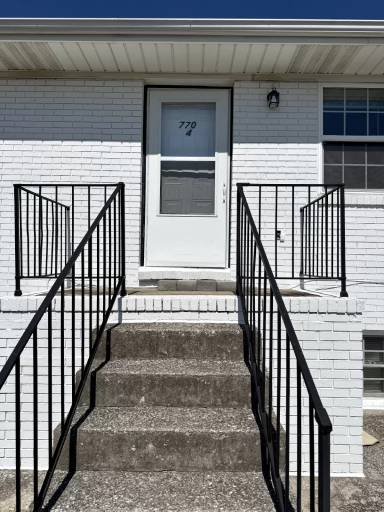Main picture of 770 Deerfield Ln