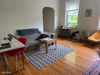 Main picture of 136 Pleasant St