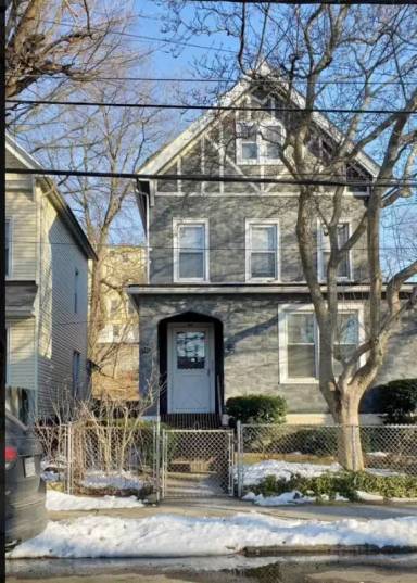 Main picture of 113 N Macquesten Pkwy