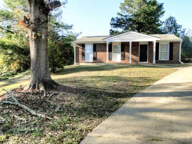 Main picture of 23 Plummer Pl