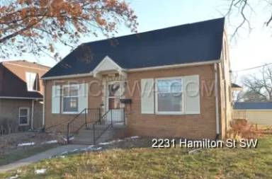 Main picture of 2231 Hamilton St SW