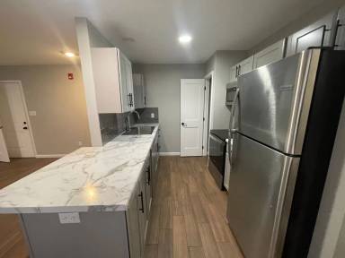 Main picture of 116 W Van Buren St