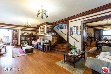 Main picture of 1815 S St Andrews Pl