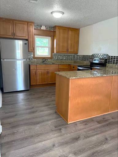 Main picture of 505 Curry Ave