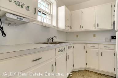 Main picture of 20 W King St