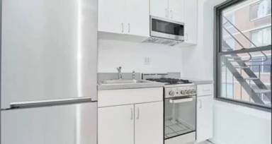 Main picture of 124 E 24th St