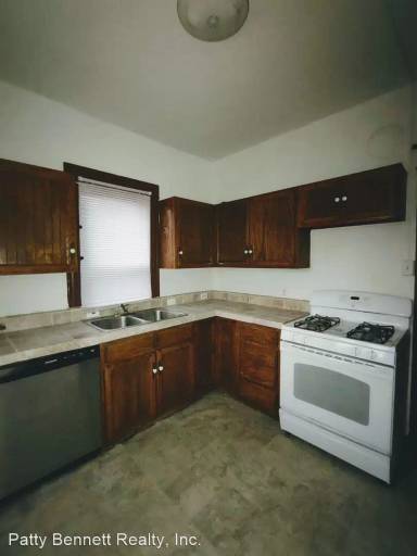 Main picture of 912 E 18th St