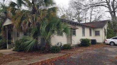 Main picture of 1000 E Gordon St