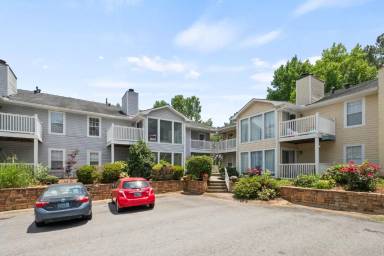 Main picture of 910 Augusta Dr SE