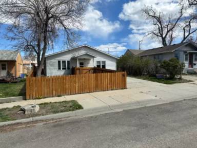 Main picture of 133 W 10th St