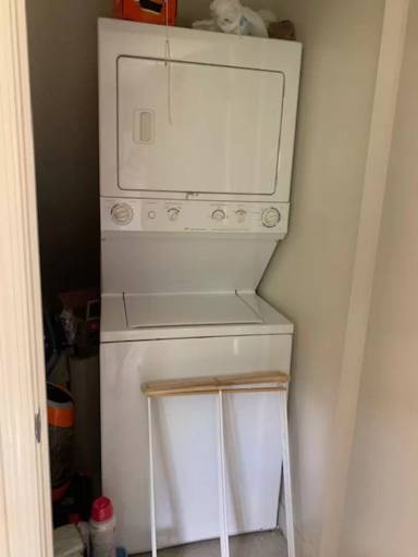 Main picture of 208 N Lewis St