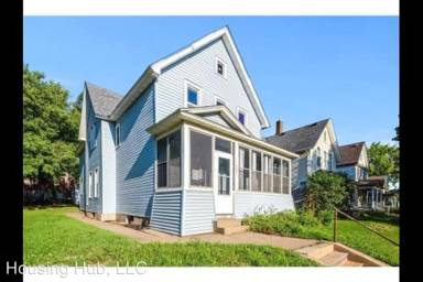 Main picture of 667 Robert St S
