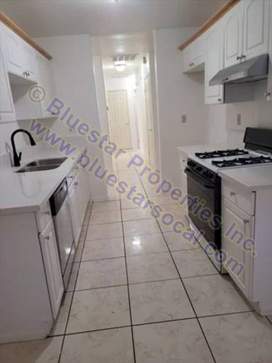 Main picture of 16214 Puesta del Sol Dr