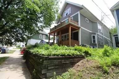 Main picture of 1029 E Kewaunee St