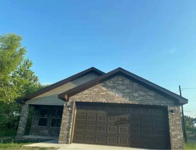 Main picture of 2200 E Washington Ave