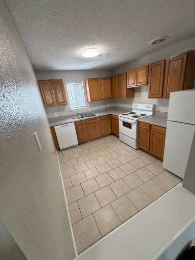 Main picture of 2701 S Emporia St