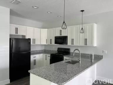 Main picture of 440 NW Lake City Ave