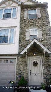 Main picture of 400 Carriage Ln