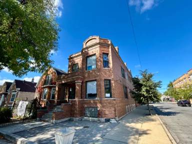 Main picture of 3400 W Evergreen Ave