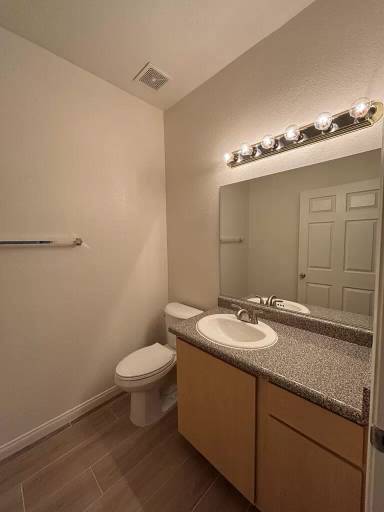 Main picture of 4915 E Russell Rd