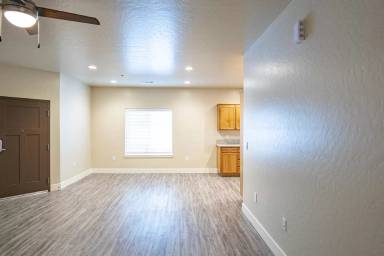 Main picture of 1290 E Dinuba Ave