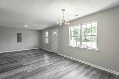 Main picture of 1801 S Lyerly St
