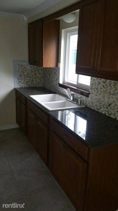 Main picture of 206 Mead St
