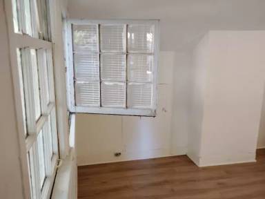 Main picture of 1054 S Cooper St
