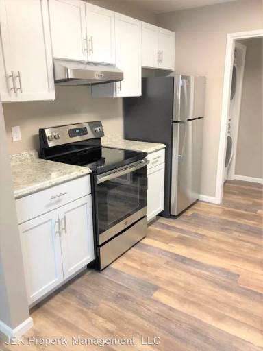 Main picture of 1121 W Badger Rd