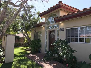 Main picture of 351 Walnut St