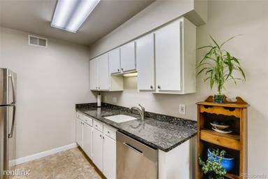 Main picture of 3141 S Tamarac Dr