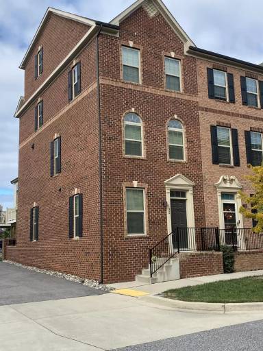 Main picture of 132 S Newkirk St