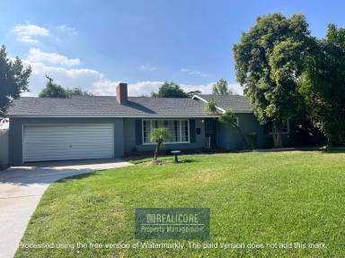 Main picture of 3220 Parkside Dr