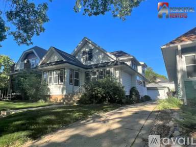 Main picture of 2372 N 61st St