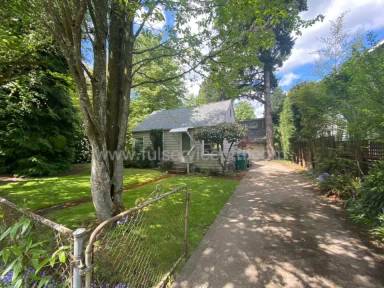 Main picture of 3244 NE 91st St