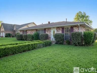 Main picture of 2204 Greenway Dr