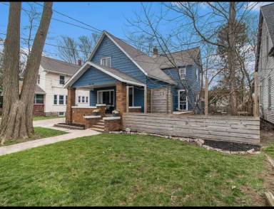 Main picture of 610 Grand Ave NE
