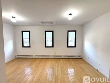 Main picture of 810 Wyckoff Ave