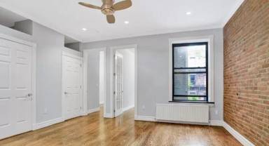 Main picture of 453 W 50th St