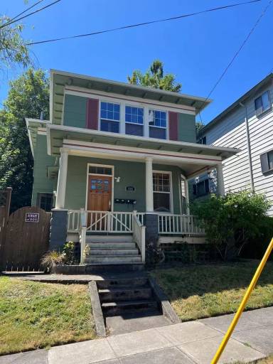 Main picture of 825 SE 27th Ave
