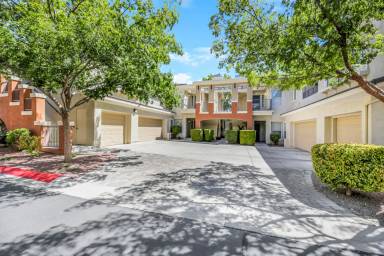 Main picture of 820 Glacier Peak Ln