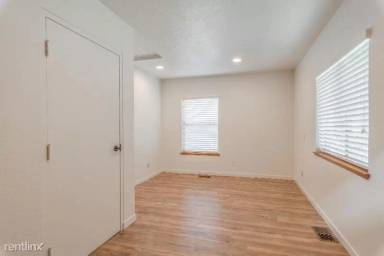 Main picture of 3636 Auburn Blvd