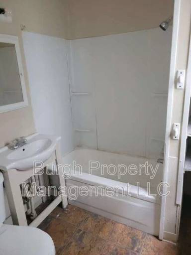 Main picture of 984 Jefferson Ave