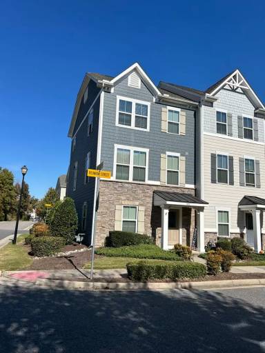 Main picture of 616 Reunion St