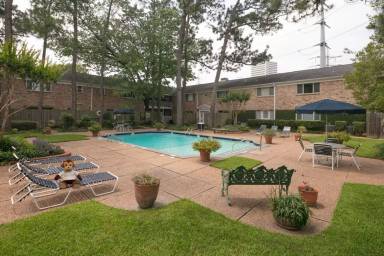 Main picture of River Oaks Townhomes