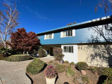 Main picture of 2272 Latham St