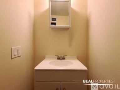 Main picture of 1220 N La Salle Dr