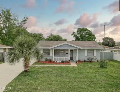 Main picture of 835 15th Ave N