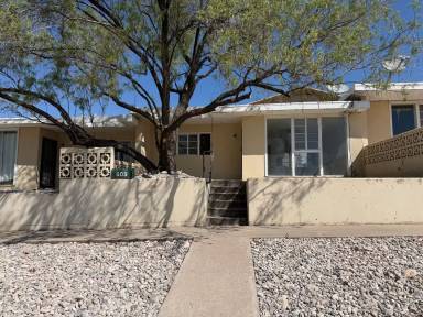 Main picture of 609 W 11th St